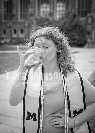 24 Grad Pictures - Kara BW-34