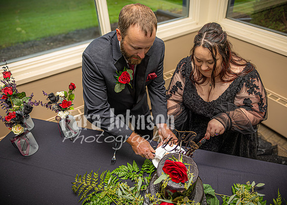 Eric & Elyse - Wedding Cake - TJP (10 of 18)
