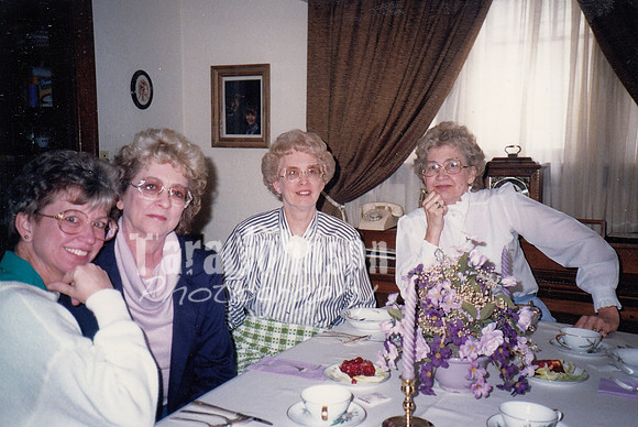 1989 Linda, Ruthie, Shirley & Loie