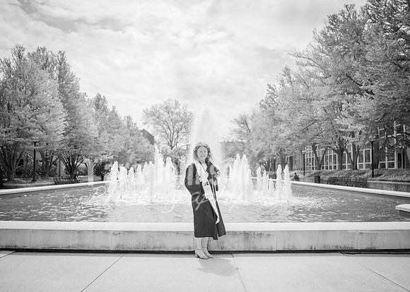 24 Grad Pictures - Kara BW-78