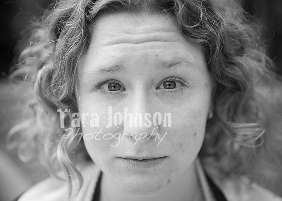 24 Grad Pictures - Kara BW-32