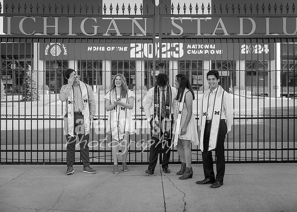 Kera & Friends Grad Photos W25 B&W (148 of 259)