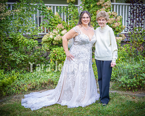 August & Sara - The Bridal Party & Family - TJP (5 of 39)