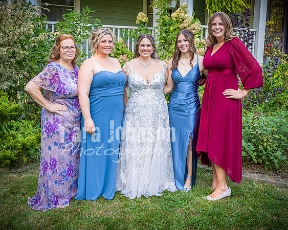 August & Sara - The Bridal Party & Family - TJP (17 of 39)