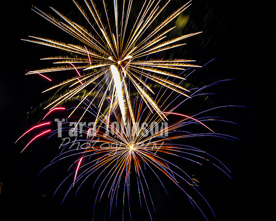 2025 LHS Community Fireworks - TJP (9 of 76)