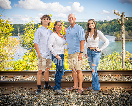 Badertscher Family on Pettibone Lake - Color - TJP (5 of 14)