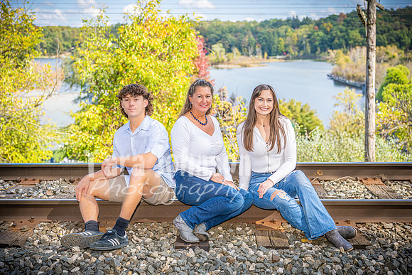 Badertscher Family on Pettibone Lake - Color - TJP (4 of 14)