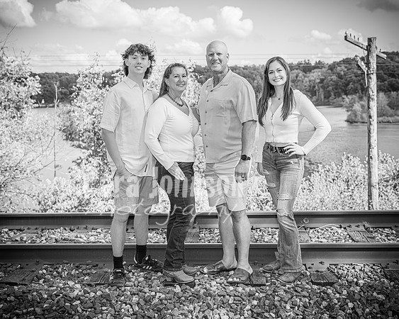 Badertscher Family on Pettibone Lake - BW - TJP (5 of 14)