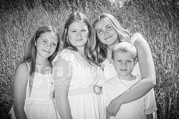 Epping & Cholish Family @ Indian Springs - BW - TJP (10 of 43)
