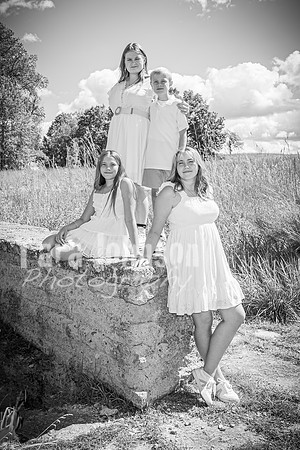 Epping & Cholish Family @ Indian Springs - BW - TJP (12 of 43)