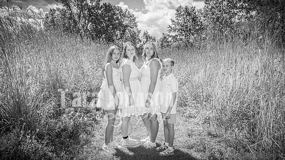 Epping & Cholish Family @ Indian Springs - BW - TJP (7 of 43)