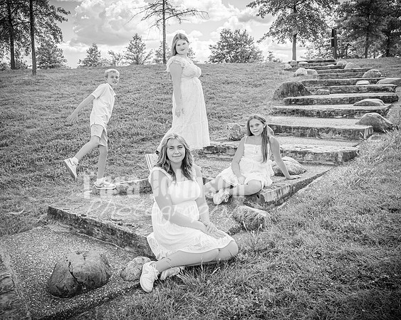 Epping & Cholish Family @ Indian Springs - BW - TJP (38 of 43)