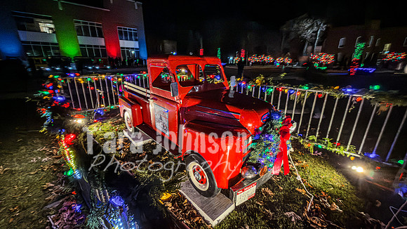 2025 Christmas Tree Lighting - TJP (11 of 17)