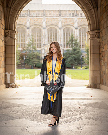 Grad_Photos_Hailey_N_F25 (2 of 76)