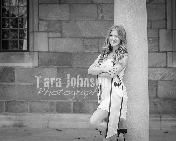 Grad_Photos_Hailey_N_F25_BW (42 of 76)