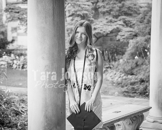 Grad_Photos_Hailey_N_F25_BW (24 of 76)
