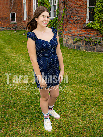 Lucy Dodd - Outdoors - TJP (1 of 12)
