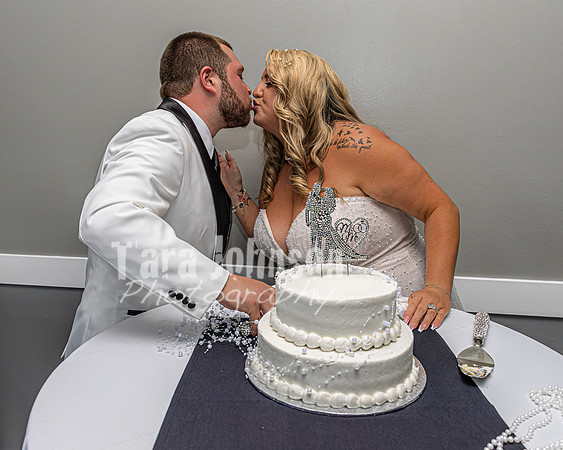 J. & D. Klann - Cutting of the Cake - TJP (23 of 24)