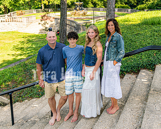 Schwartz Family @ Cranbrook House of Gardens - Color - TJP (11 of 18)