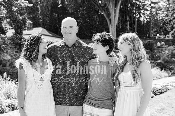 Schwartz Family @ Cranbrook House of Gardens - BW - TJP (5 of 18)