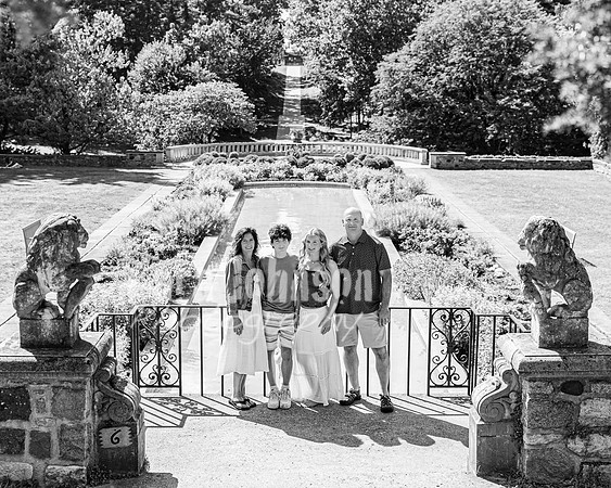 Schwartz Family @ Cranbrook House of Gardens - BW - TJP (8 of 18)