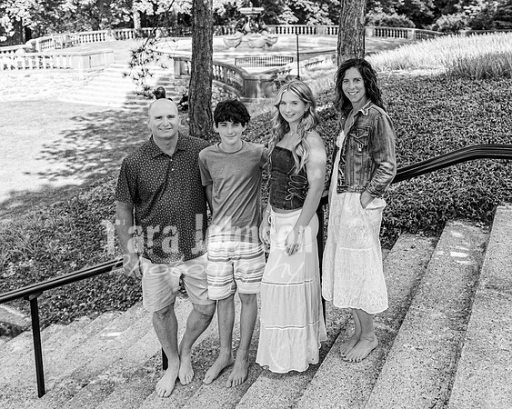 Schwartz Family @ Cranbrook House of Gardens - BW - TJP (11 of 18)