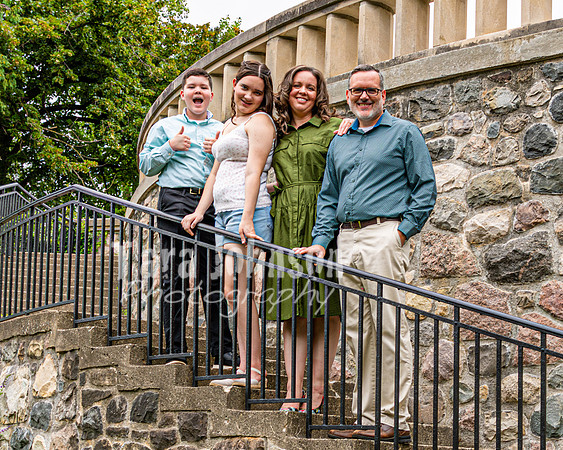 Beyersdorf Family @ Cranbrook House of Gardens - Color - TJP (5 of 15)