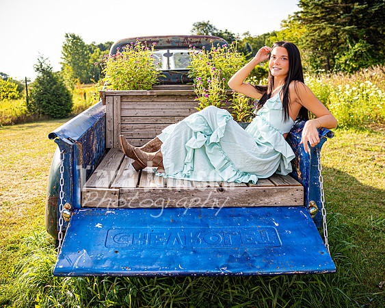Hannah Horton @ Terraces Flower Farm & Cedar Island - Color - TJP (2 of 104)