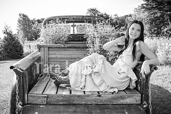 Hannah Horton @ Terraces Flower Farm & Cedar Island - BW - TJP (3 of 104)