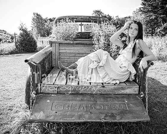 Hannah Horton @ Terraces Flower Farm & Cedar Island - BW - TJP (1 of 104)