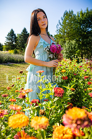 Hannah Horton @ Terraces Flower Farm & Cedar Island - Color - TJP (19 of 104)