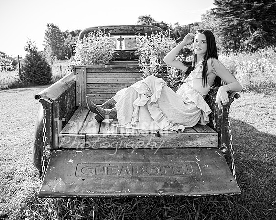 Hannah Horton @ Terraces Flower Farm & Cedar Island - BW - TJP (2 of 104)