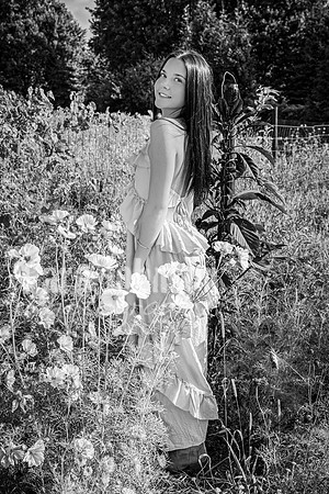 Hannah Horton @ Terraces Flower Farm & Cedar Island - BW - TJP (10 of 104)