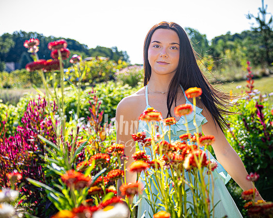 Hannah Horton @ Terraces Flower Farm & Cedar Island - Color - TJP (26 of 104)