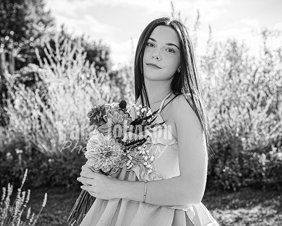 Hannah Horton @ Terraces Flower Farm & Cedar Island - BW - TJP (16 of 104)
