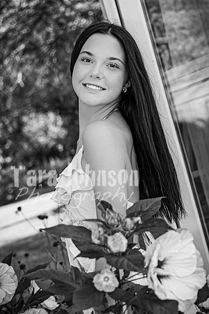 Hannah Horton @ Terraces Flower Farm & Cedar Island - BW - TJP (29 of 104)