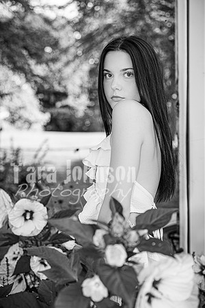 Hannah Horton @ Terraces Flower Farm & Cedar Island - BW - TJP (30 of 104)