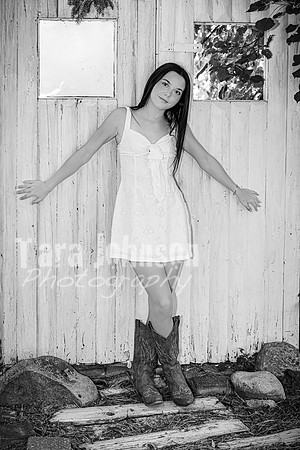 Hannah Horton @ Terraces Flower Farm & Cedar Island - BW - TJP (35 of 104)