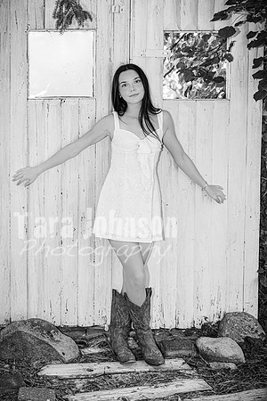 Hannah Horton @ Terraces Flower Farm & Cedar Island - BW - TJP (36 of 104)