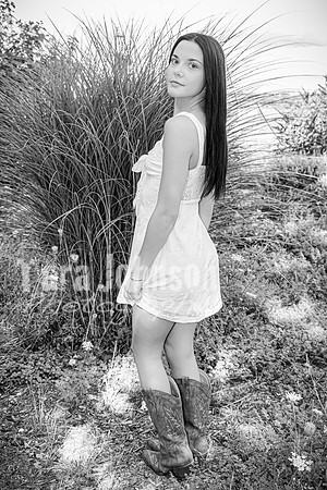 Hannah Horton @ Terraces Flower Farm & Cedar Island - BW - TJP (61 of 104)