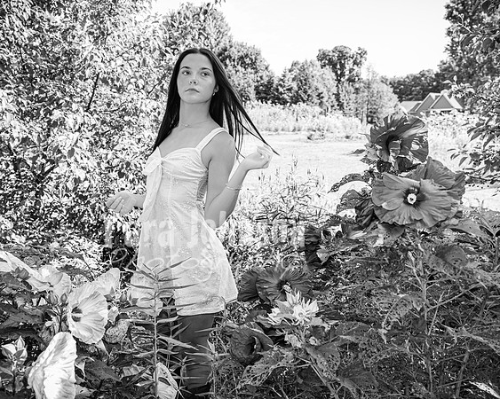 Hannah Horton @ Terraces Flower Farm & Cedar Island - BW - TJP (71 of 104)