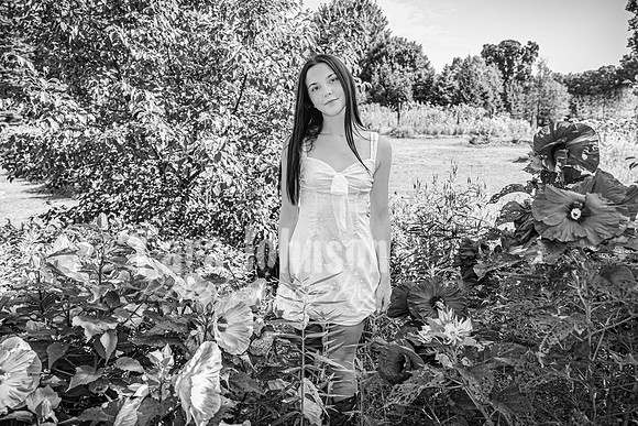 Hannah Horton @ Terraces Flower Farm & Cedar Island - BW - TJP (69 of 104)
