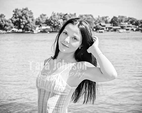 Hannah Horton @ Terraces Flower Farm & Cedar Island - BW - TJP (79 of 104)