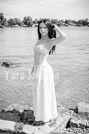 Hannah Horton @ Terraces Flower Farm & Cedar Island - BW - TJP (78 of 104)