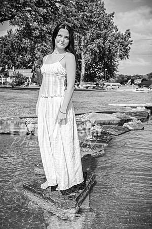 Hannah Horton @ Terraces Flower Farm & Cedar Island - BW - TJP (86 of 104)