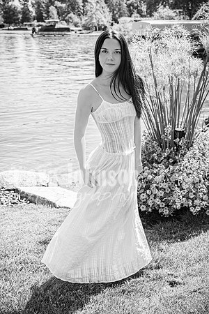 Hannah Horton @ Terraces Flower Farm & Cedar Island - BW - TJP (88 of 104)