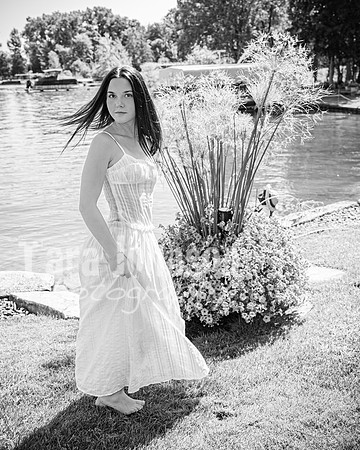Hannah Horton @ Terraces Flower Farm & Cedar Island - BW - TJP (87 of 104)
