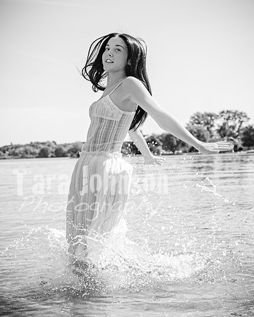 Hannah Horton @ Terraces Flower Farm & Cedar Island - BW - TJP (103 of 104)