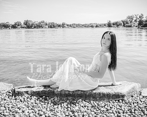 Hannah Horton @ Terraces Flower Farm & Cedar Island - BW - TJP (100 of 104)