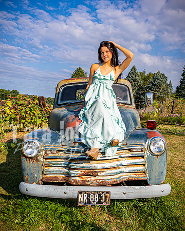 Hannah Horton @ Terraces Flower Farm & Cedar Island - Color - TJP (8 of 104)